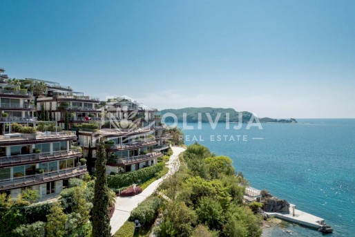 Vila na prvoj liniji elitnog kompleksa Duklei Gardens