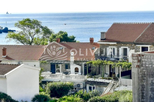 Stan sa 2 spavaće sobe, 50 metara od mora u Petrovcu, Crna Gora