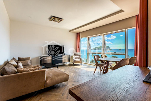 Квартира с 2-мя спальнями на первой линии в Будве, Черногория