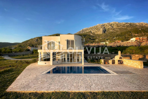 Дом с шикарным панорамным видом на море и горы в Добра Вода, Черногория