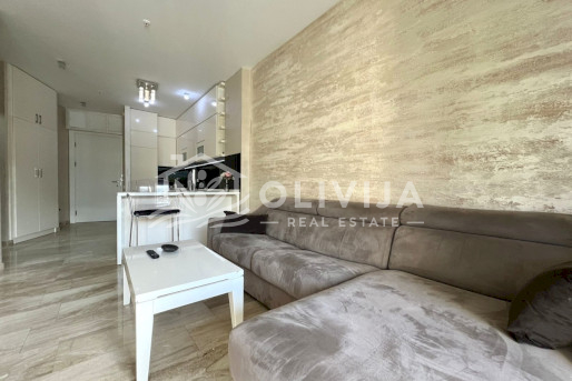 Apartment with 1 bedroom in Tre Canne on the first line of Budva, Montenegro