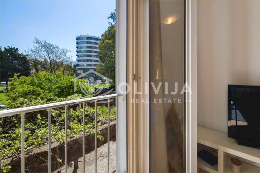 Квартира с 2-мя спальнями возле моря в Будве, Черногория