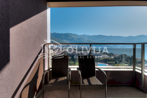 Duplex with 3 bedrooms in the Harmonia apart-hotel with a sea view