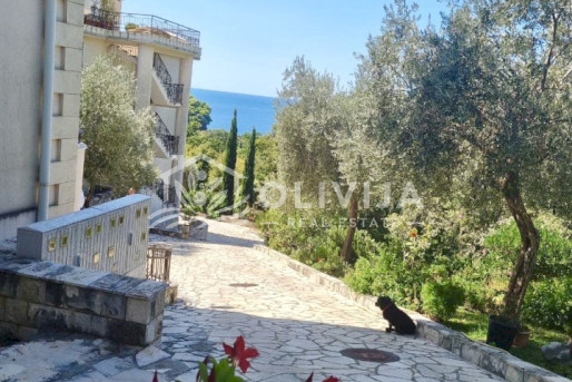 Stan luksuzne klase pored mora u Petrovcu, Crna Gora