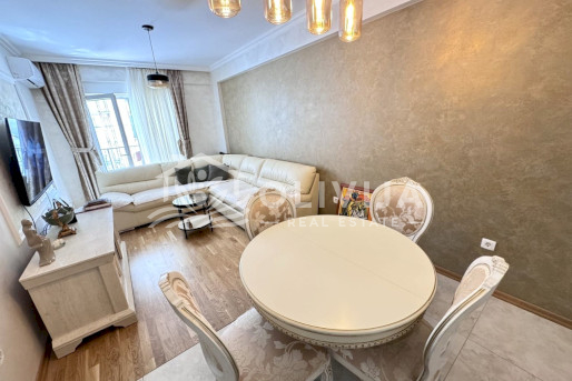 Квартира с 2-мя спальнями с большой террасой в Будве