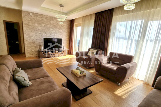 Аренда квартиры с тремя спальнями в Бечичи, Черногория