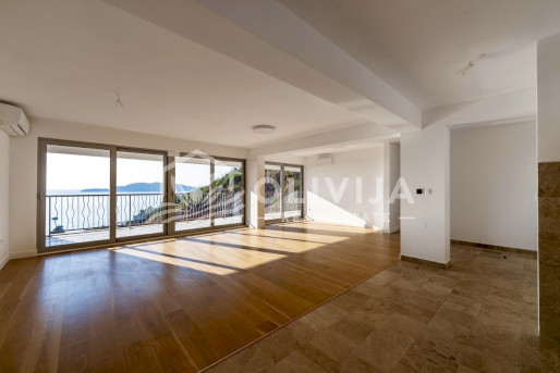 Buy a three-bedroom apartment near the sea in Pržno, Montenegro