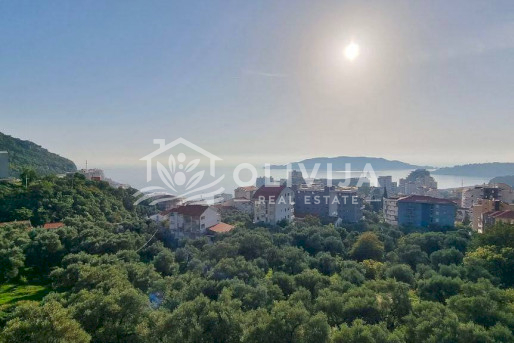 Urgent sale of an apartment with sea view in Bečići