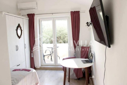 Cozy studio in Budva near the Parma restaurant — just 15 minutes from the sea
