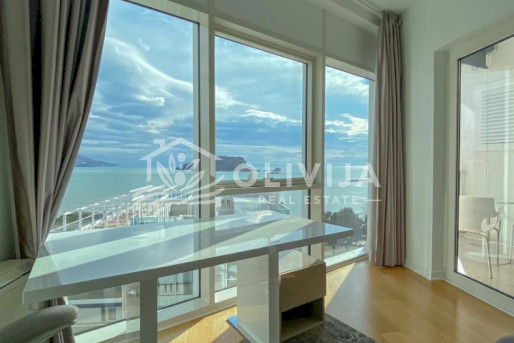 Квартира на продажу в комплексе Tre Canne на первой линии в Будве