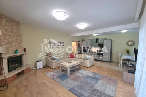 Аренда квартиры с 2 спальнями возле моря в Бечичи