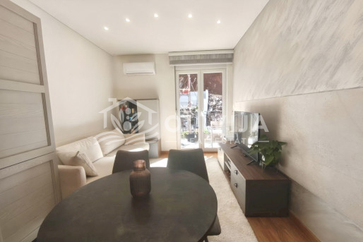 Stan u Budvi — moderna zgrada, pogled na planine, 10 minuta do mora